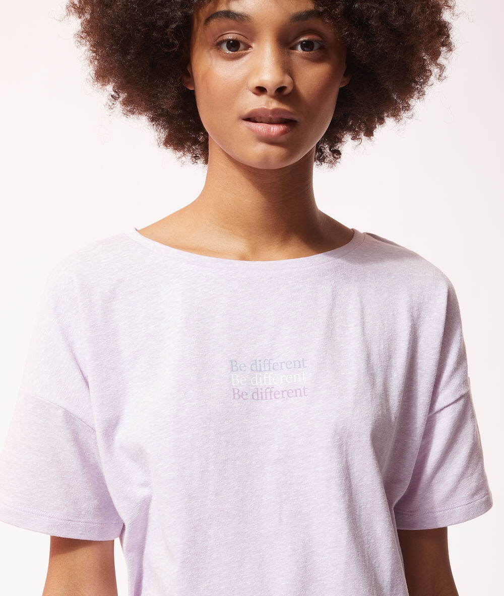 T-shirt "be différent" lilas.