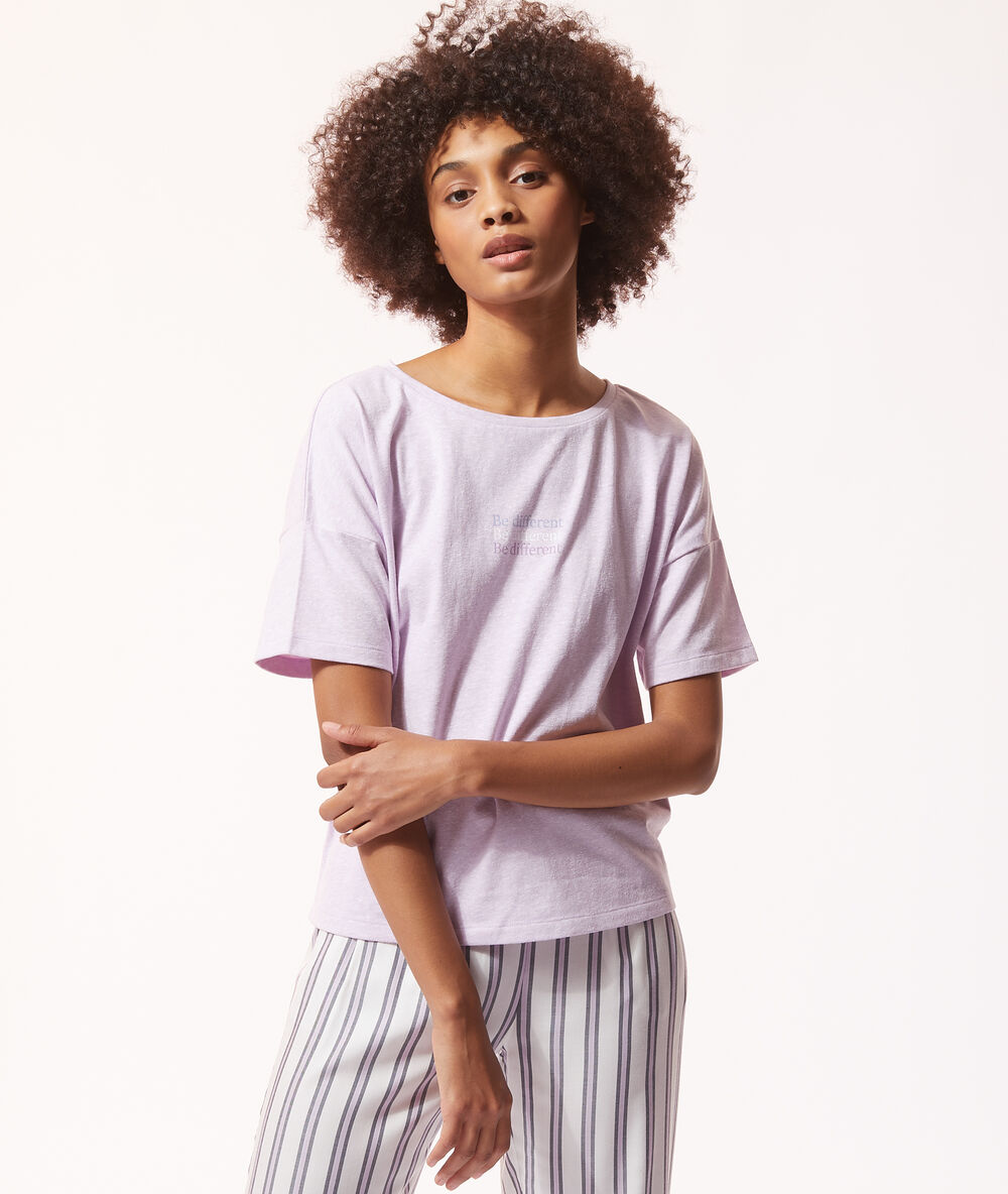 T-shirt "be différent" lilas.