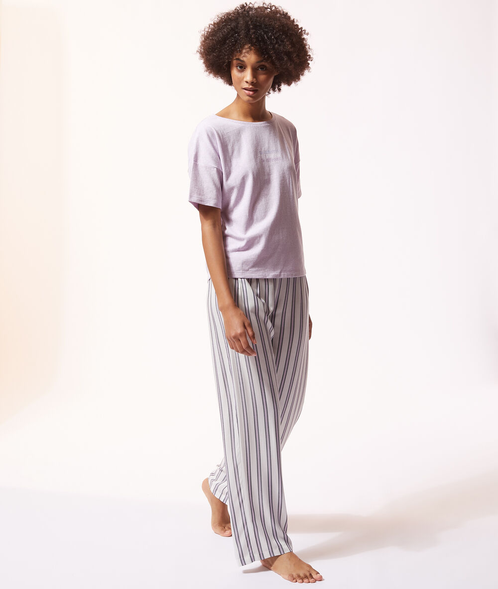 T-shirt "be différent" lilas.