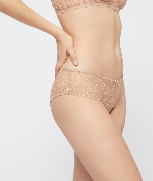 Шортики из кружева с цветочным узором бледно-песочный.