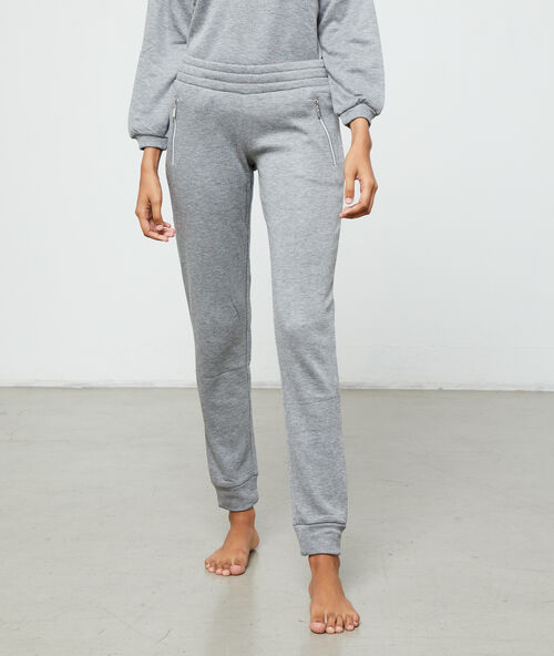 Pantalon homewear gris.