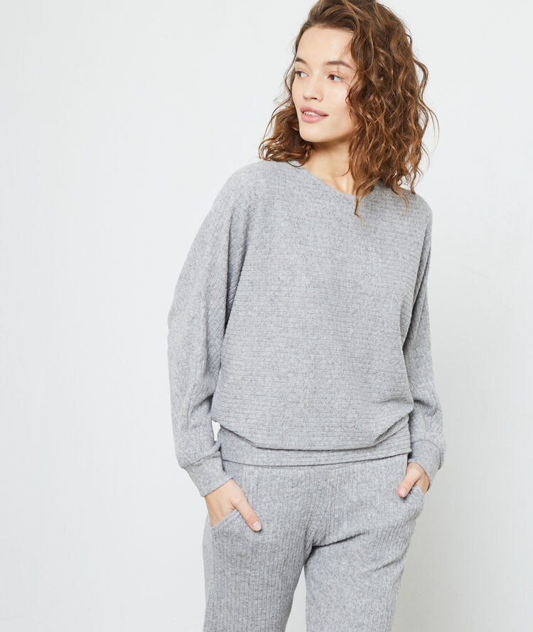 Long sleeve top in grey.