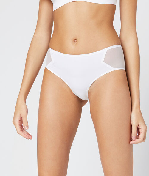 Шортики из микрофибры, тюль по бокам экрю.